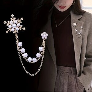 Elegant Snowflake Chain Brooch ❄️ Christmas Gift Snowflake Pin